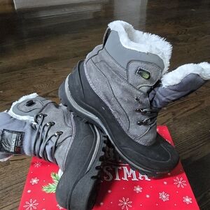 Itasca Gray and Black Ankle Boots